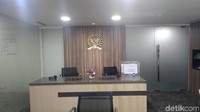 Klinik tersebut hanya beroperasi setiap hari Senin. Begitu masuk, para anggota DPR akan disambut petugas (Foto: Parastiti Kharisma Putri/detikcom)