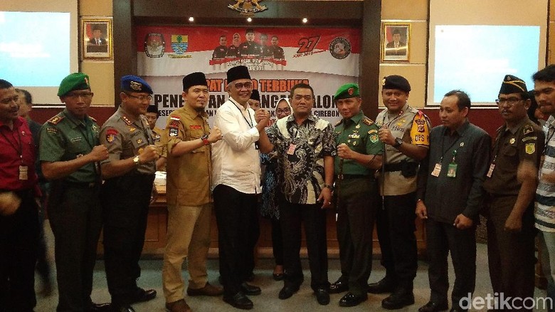Dua Pasangan Calon Ramaikan Pilwalkot Cirebon Dua Pasangan Calon Ramaikan Pilwalkot Cirebon