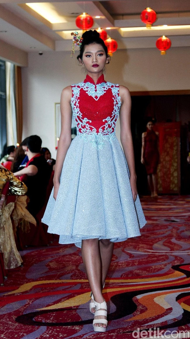 Fashion show Trilogy of Chinese Story’ karya tiga desainer Indonesia yakni Anaz, Yudhistira dan Yosep Sinudarsono yang memamerkan koleksi cheongsam di Pearl Chinese Restaurant,  JW Marriott Hotel Jakarta. Kamis [8/2/2018]. Foto: Mohamamd Abduh/Wolipop. Foto: Mohammad Abduh/Wolipop