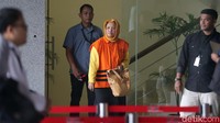 Seperti diketahui, Bupati Jombang Nyono Suharli Wihandoko ditangkap KPK di Stasiun Balapan, Solo, Sabtu (3/2). Nyono diduga menerima uang suap Rp 275 juta dari Inna Sulestyowati. Baik Nyono dan Inna kini ditahan KPK dan menyandang status tersangka