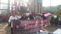 Foto: Massa dari kelompok waria juga ikut dalam aksi ini. (Arief-detikcom)