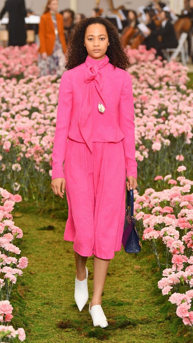 Koleksi terbaru Tory Buch ini dipamerkan di New York Fashion Week 2018, Bridge Market, New York City, Jumat (9/2/2018). (Photo by Slaven Vlasic / Getty Images)