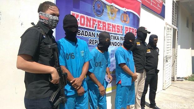  Jumpa pers BNN Aceh terkait penangkapan tersangka sindikat narkoba internasional, Senin (12/2/2018)