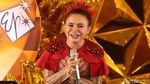 Merah Merona Rossa di Atas Panggung