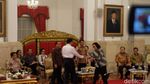 Foto: Jokowi Beri Selamat ke Sri Mulyani Menteri Terbaik Dunia