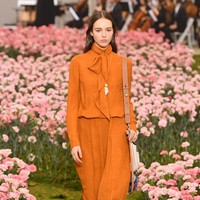 Koleksi terbaru Tory Buch ini dipamerkan di New York Fashion Week 2018, Bridge Market, New York City, Jumat (9/2/2018). (Photo by Slaven Vlasic / Getty Images)