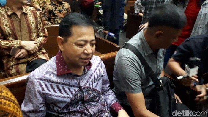 Curhat Tak Lagi Kejar Jabatan, Novanto Ingin Dekat dengan Istri