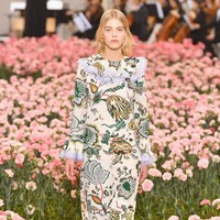 Koleksi terbaru Tory Buch ini dipamerkan di New York Fashion Week 2018, Bridge Market, New York City, Jumat (9/2/2018). (Photo by Slaven Vlasic / Getty Images)