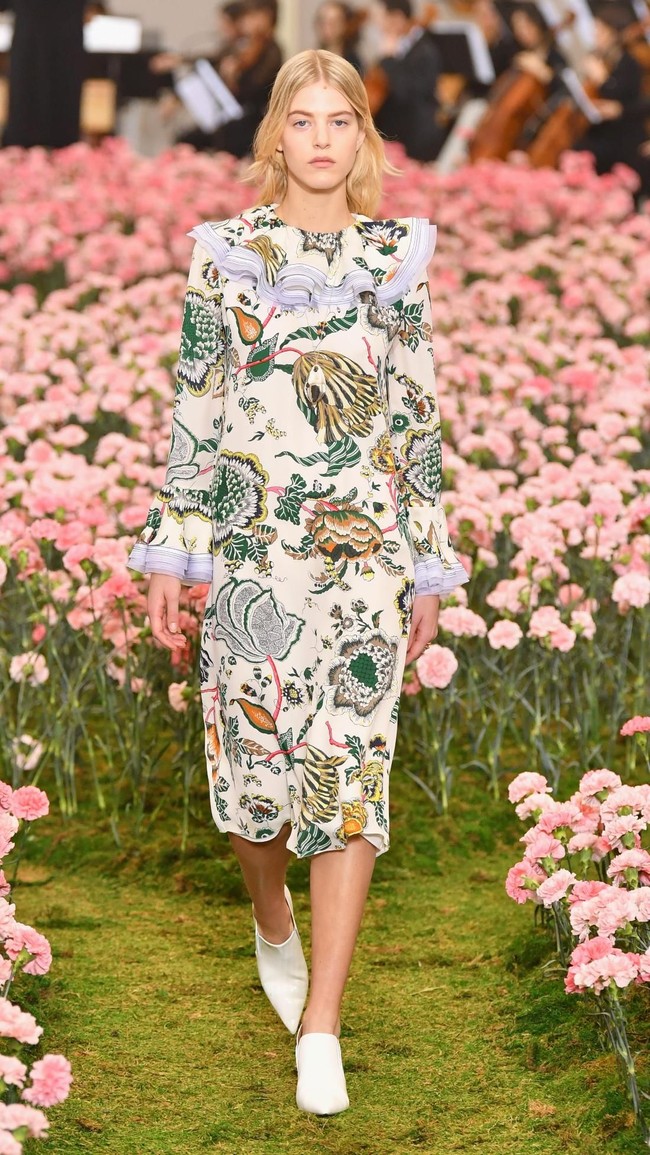 Koleksi terbaru Tory Buch ini dipamerkan di New York Fashion Week 2018, Bridge Market, New York City, Jumat (9/2/2018). (Photo by Slaven Vlasic / Getty Images)