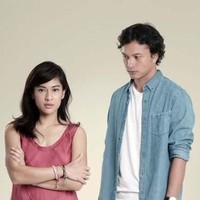 Salah satu pasangan kekasih paling fenomenal di film Indonesia, Rangga dan Cinta dalam Ada Apa dengan Cinta?. Kisah cinta sepasang kekasih yang diperankan Dian Sastrowardoyo dan Nicholas Saputra ini sukses menunjukkan kalau perbedaan latar belakang sosial dan karakter justru bisa membuat sebuah hubungan asmara lebih menarik dijalani. Foto: Istimewa