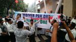 Kemeriahan Pengambilan Nomor Urut Gus Ipul-Puti dan Khofifah-Emil