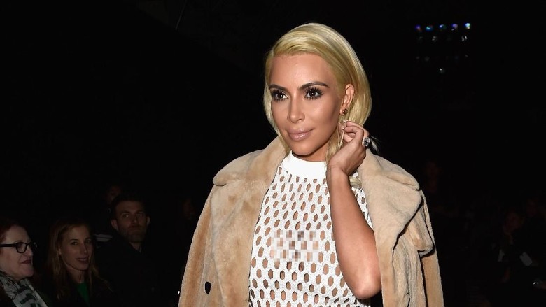 Gemas! Kim Kardashian Ungkap Wajah Anak Ketiga di Instagram Gemas! Kim Kardashian Ungkap Wajah Anak Ketiga di Instagram