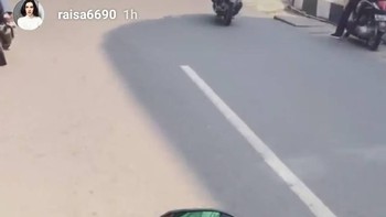 Giliran penyanyi Raisa Andriana yang membagikan momen saat ia mencicipi layanan ride sharing Go-Jek (IG: @dramaojol.id)