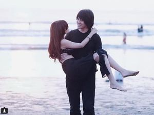 Dulu Dihujat, Kini Kevin Aprilio dan Vicy Melanie Bebas Pangku-pangkuan