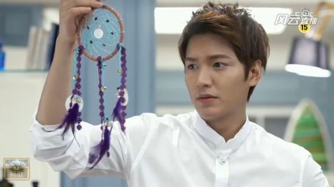 Dalam drama Heirs, Cha Eun Sang memberikan gantungan Dream Catcher untuk Kim Tan, dengan harapan itu akan membawakan mimpi indah baginya. Untuk kamu yang ingin memberikan kado Valentine dengan penuh makna sentimentil, bisa juga memilih Dream Catcher. Dalam kepercayaan suku Indian, Dream Catcher dipercaya bisa menangkap mimpi indah dan menjebak mimpi yang buruk. Foto: Istimewa