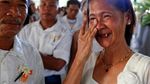 Foto: Jelang Valentine, Tua-Muda Ikuti Nikah Massal di Filipina