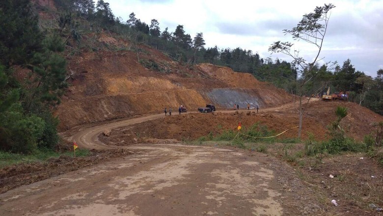 23 Hari Tertimbun Longsor, Jalur di Trenggalek Akhirnya Terbuka 23 Hari Tertimbun Longsor, Jalur di Trenggalek Akhirnya Terbuka