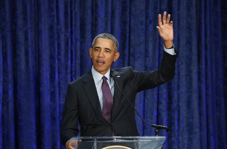 Mantan presiden AS Barack Obama mengaku dilarang mengendarai motor sendiri oleh secret service. Foto: Dok. REUTERS/Jim Bourg Mantan presiden AS Barack Obama mengaku dilarang mengendarai motor sendiri oleh secret service. Foto: Dok. REUTERS/Jim Bourg