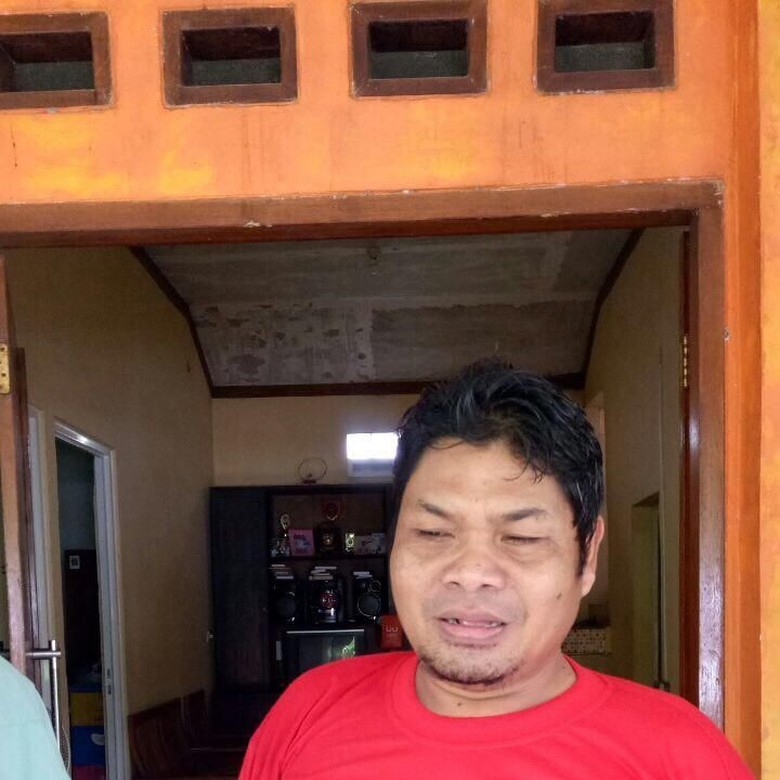 Serobot Antrean di SPBU, Pria Ngaku Polisi Ternyata Driver Taksi Online Serobot Antrean di SPBU, Pria Ngaku Polisi Ternyata Driver Taksi Online