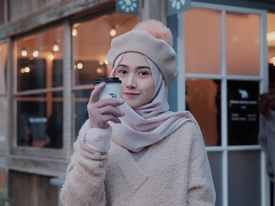 Foto: 10 Gaya Hijab Pakai Topi yang Kekinian Ala Nisa Cookie