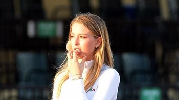 “Butuh waktu lama bagiku untuk menyeimbangkan antara pertemanan, sekolah dan berkuda. Namun akhirnya aku bisa melakukan cara terbaik untuk menyeimbangkan hal-hal penting itu,” kata Eve. Foto: DailyMail