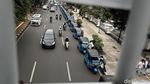 Hobi Mangkal, Bajaj Bikin Macet Jalan Diponegoro