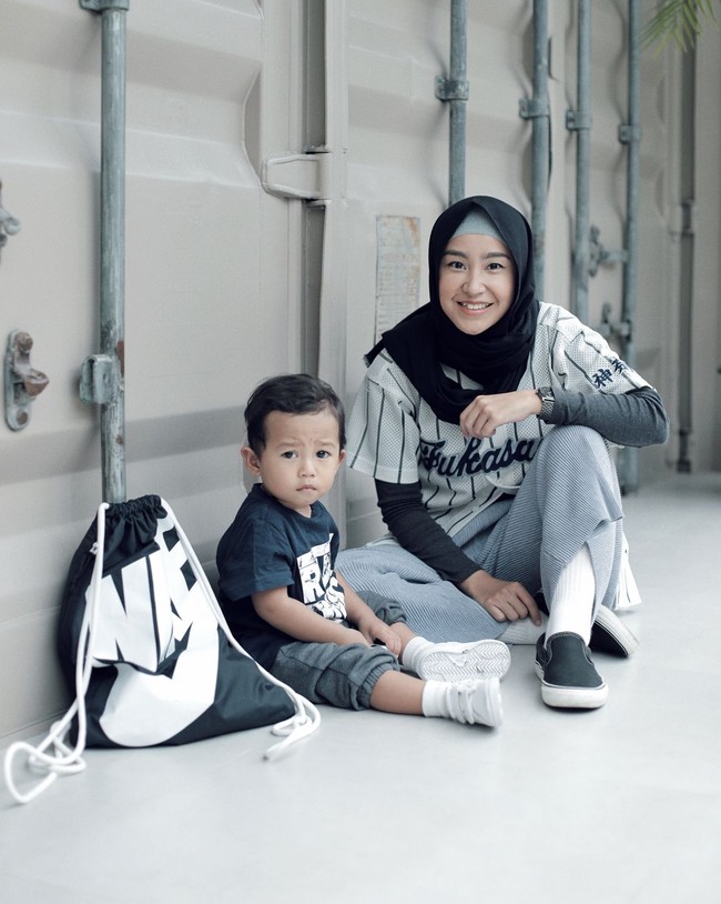 Fadila Rahma kini mengajar di UNINUS, sebuah universitas swasta di Bandung. Wanita kelahiran 1988 ini sudah menikah dan dikaruniai satu anak laki-laki. Foto: Instagram