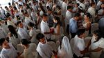Foto: Jelang Valentine, Tua-Muda Ikuti Nikah Massal di Filipina