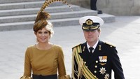 Maxima juga sering jadi sorotan karena gaya berpakaiannya yang unik. Salah satunya, adalah dengan topi yang nyentrik ini