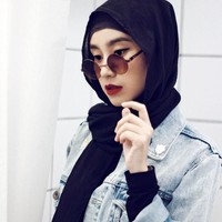 Punya gaya yang nyentrik, ia mengaku terinspirasi dari dua hijabers yaitu Rani Hatta, desainer asal Indonesia dan Leena al Ghouti seorang hijabers asal Irak. Foto: Instagram
