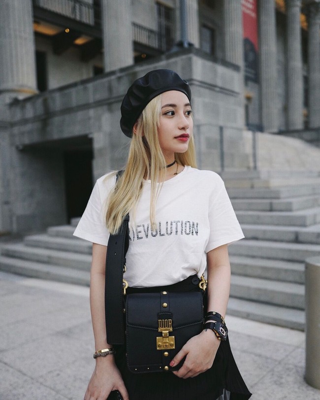 Memiliki followers lebih dari 146 ribu di Instagram, Calista Cuaca yang kerap menampilkan gaya busana high end itu sepopuler ibunya, Jamie Chua, di media sosial. Dok. Instagram