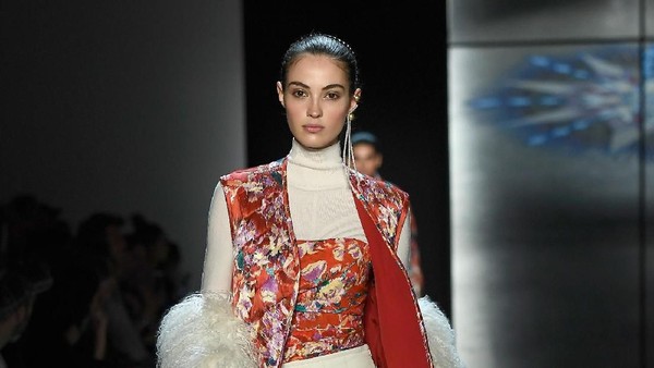 25 Koleksi Busana Feminisme Prabal Gurung di New York Fashion Week 2018