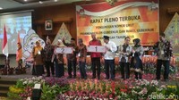 KPU Jateng menggelar Rapat Pleno Terbuka Pengundian Nomor Urut Pasangan Calon Gubernur dan Wakil Gubernur Jateng 2018. Rapat digelar di Hotel Patrajasa, Semarang, Selasa (13/2/2018).