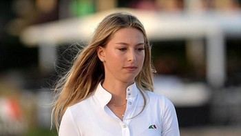 Eve sangat gemar olahraga berkuda. Pada tahun 2016, ibunya Laurenne Powell Jobs membelikan lapangan latihan berkuda senilai USD 15 juta di Wellington, Florida. Foto: DailyMail