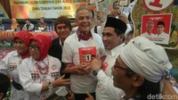 Insyaallah nomor 1 juara 1, kata Ganjar mengawali sebelum dipersilakan memberi sambutan di podium, ruang Rama Shinta, Patrajasa Semarang, Jateng, Selasa (13/2/2018).