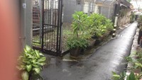 Gang sempit ini ada di salah satu titik di Kecamatan Jatinegara, Jakarta Timur. Untuk melindungi privasi korban, detail lokasi sengaja tidak disebutkan.  