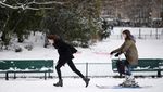 Foto: Kota Romantis Paris Jadi Lautan Salju