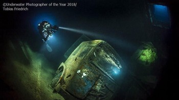 Juara ketiga kategori Wrecks diraih Tobias Friedrich dari Jerman. Foto: Underwater Photography of The Year
