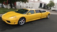 Satu Ferrari terpanjang di dunia yang disapa Ferrari Limo tengah dijual di ebay. Dengan memiliki 8 kaca pada tubuhnya, diharapkan Ferrari Limo ini bisa terjual namun untuk tembus seharga USD 95.000 sangatlah sulit. Bahkan mobil ini bisa dikatakan sepi dari peminat. Foto: eBay