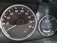 Layar MID Honda BR-V menampilkan angka 13 km/liter