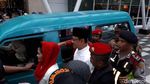 Foto: Beda Gaya Khofifah-Emil dan Gus Ipul-Puti Ambil Nomor Urut