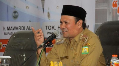 Sosok Bupati Ali yang Larang Valentines Day dan LGBT Kerja di Salon