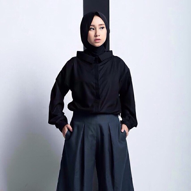 Ia pun sempat membuat label fesyen sendiri bertajuk KATA. Kini ia sedang berusaha membangun kembali brand hijab barunya untuk mengoptimalkan kecintaannya terhadap dunia fesyen. Foto: Instagram
