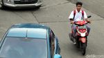 Miris, Para Pelajar Ini Nekat Naik Motor Tanpa Helm