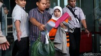 Dian diduga menerima suap bersama-sama dengan para tersangka yang sudah ditetapkan yaitu Sigit Widodo, Yudhy Tri Hartanto, Adi Pandoyo, Basikun Suwandhin, dan Hartoyo