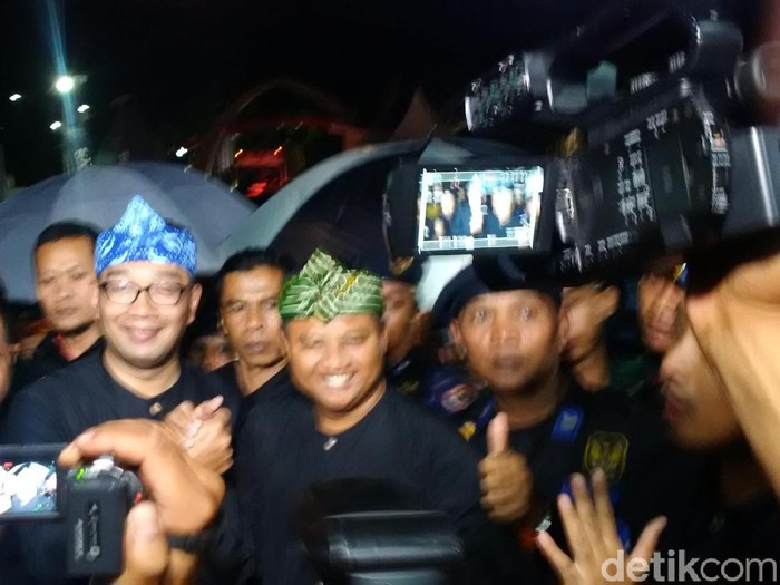 Pengundian Nomor Urut, Ridwan Kamil-Uu Gunakan Iket