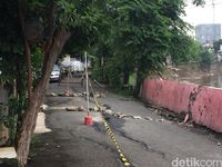Jalanan di Kampung Berlan Retak Sepanjang 50 Meter