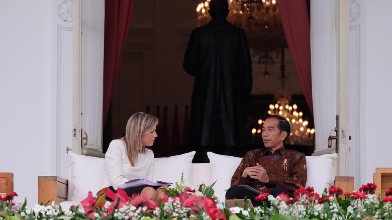 Jokowi Terima Ratu Maxima di Beranda Istana, Berbincang Akrab Jokowi Terima Ratu Maxima di Beranda Istana, Berbincang Akrab