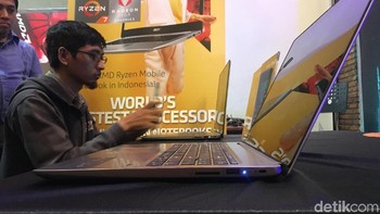Ryzen Mobile 2700U beroperasi pada clock speed 2.2 GHz, Turbo 3.8 GHz, integrasi GPU Vega 10 (640 stream processor) clock speed 1300 MHz. (Foto: detikINET/Agus Tri Haryanto)