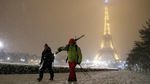 Foto: Kota Romantis Paris Jadi Lautan Salju